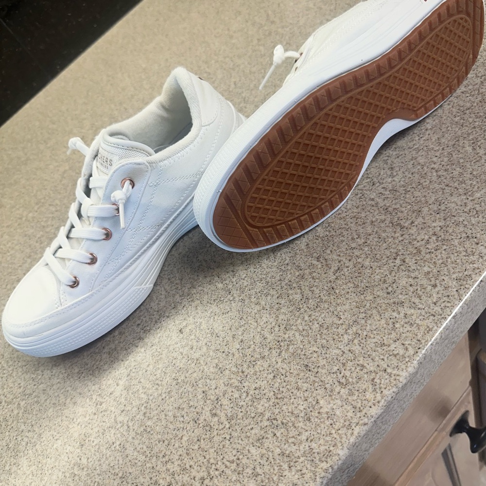 Skechers White and Brown Athletic Shoes with Minimalist Design